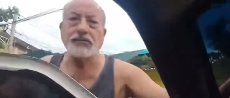 Denuncian a hombre de la tercera edad por pelearse un parqueo común en Usulután