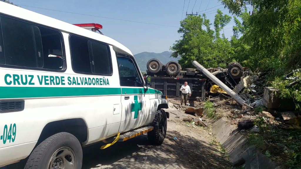 Confirman una persona fallecida tras aparatoso accidente en bulevar Constitución