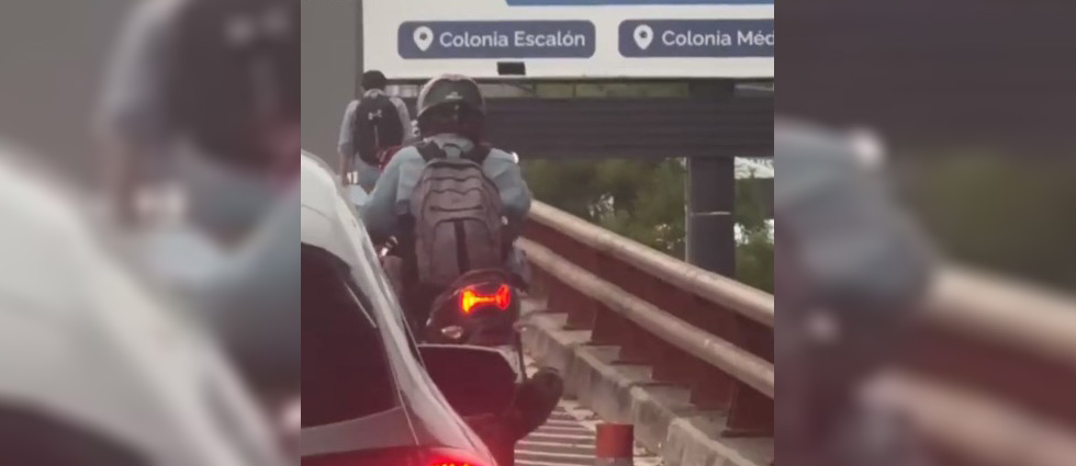 Motociclista ‘se gana’ $150 en una multa por circular en zona peatonal