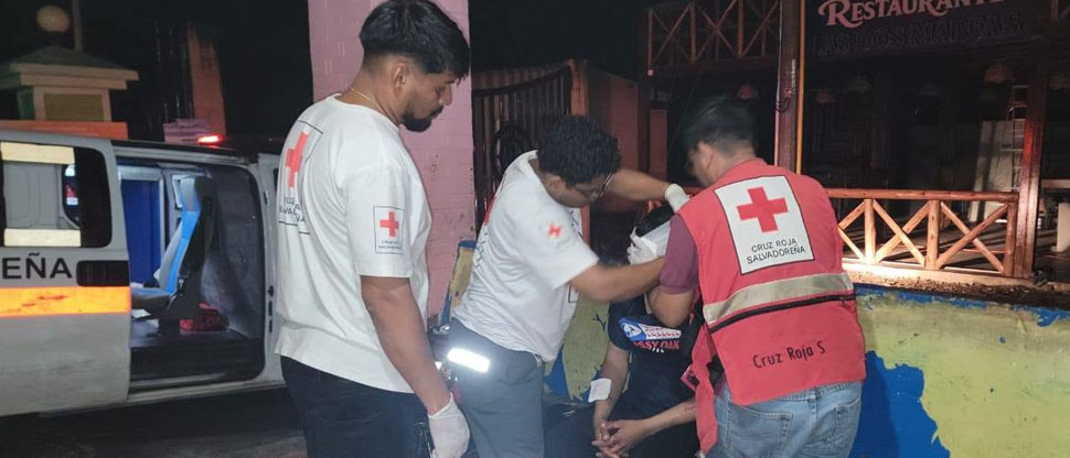 Auxilian a pescador que fue atacado por un cocodrilo en la Bahía de Jiquilisco