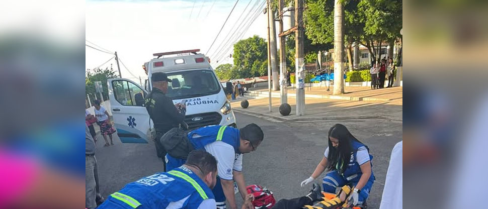 Auxilian a adolescente que fue atropellado por un motociclista en Izalco
