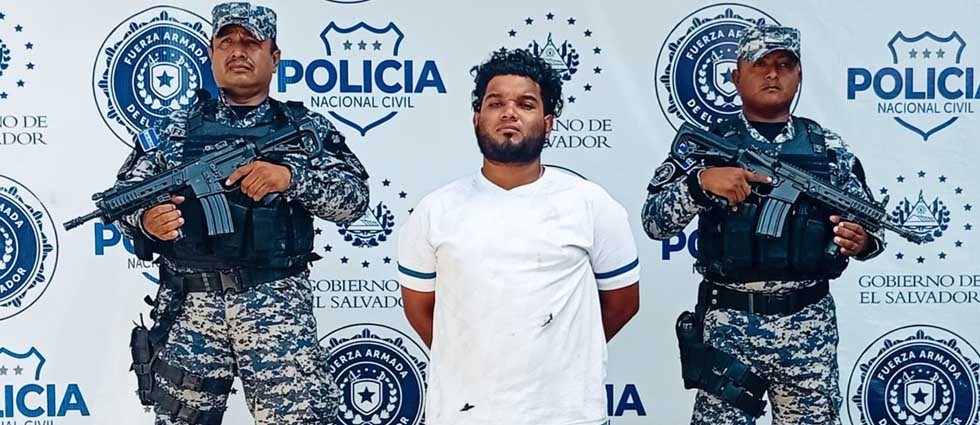 Arrestan a motociclista tras atropellar a un estudiante por no respetar las normas viales en Soyapango