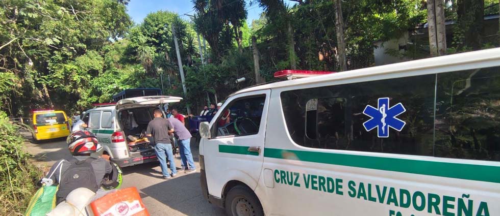 Tres lesionados tras choque frontal entre motociclistas en Santa Ana