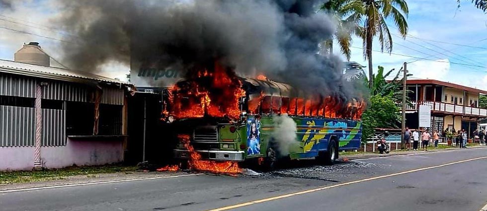 Autobús de la Ruta 111 se incendió por desperfectos mecánicos