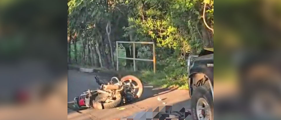 Reportan motociclista fallecido en fuerte accidente vial en San Miguel