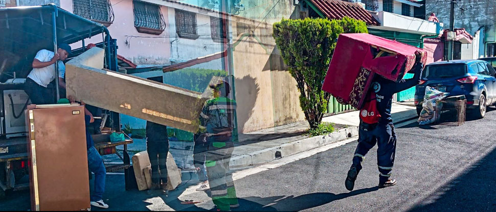Benefician a más de 75 familias en jornada de recolección de desechos voluminosos