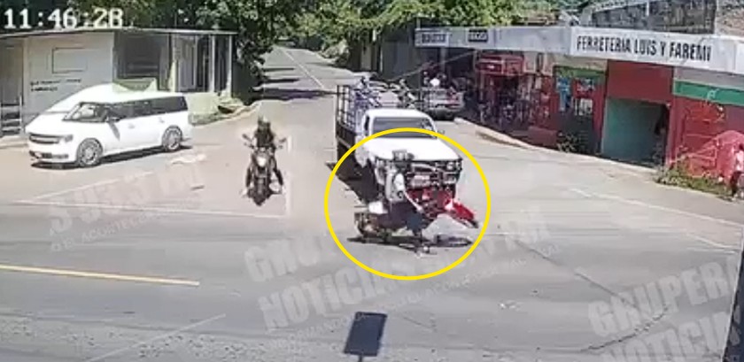 VIDEO: Este es el momento cuando un motociclista se cae solo en el distrito de Acajutla