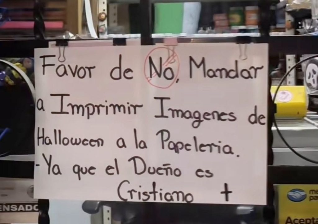 Propietario de papelería pide que no manden a imprimir imágenes de Halloween porque es cristiano