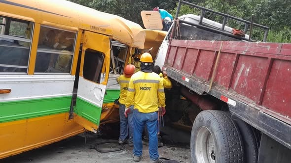 Una mujer y una niña son las víctimas fatales de múltiple choque en la carretera a Los Chorros