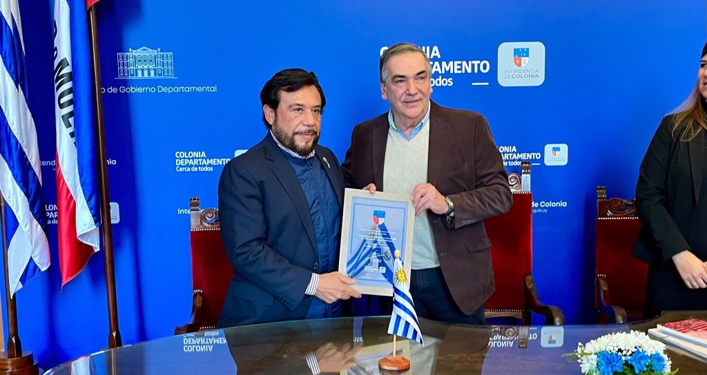 Vicepresidente Ulloa se reúne con el Intendente de Colonia