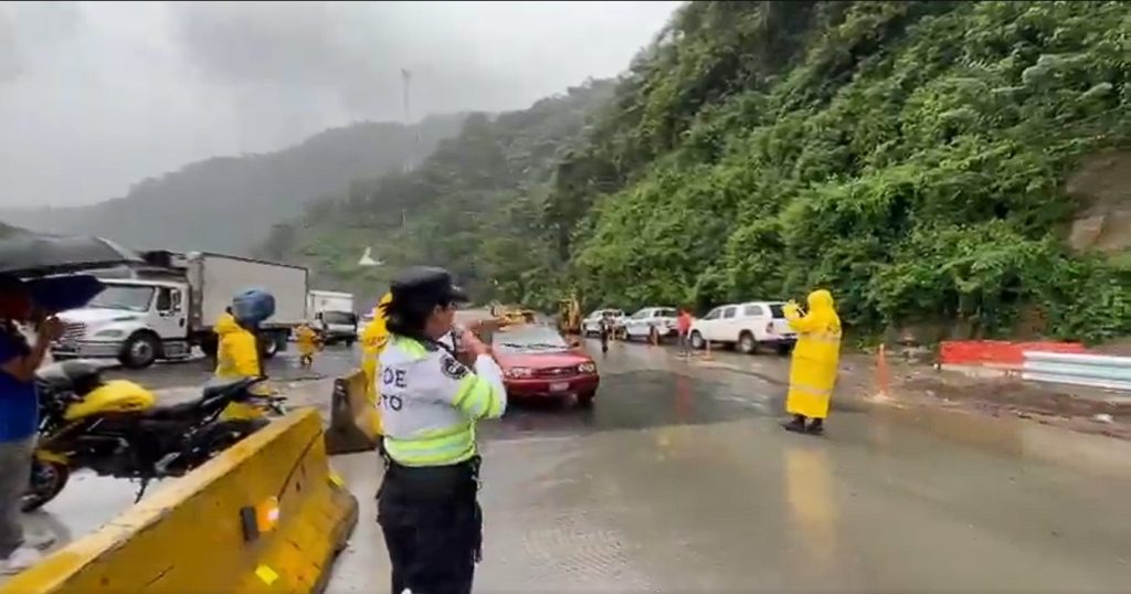Habilitan la circulación en un carril en la carretera a Los Chorros