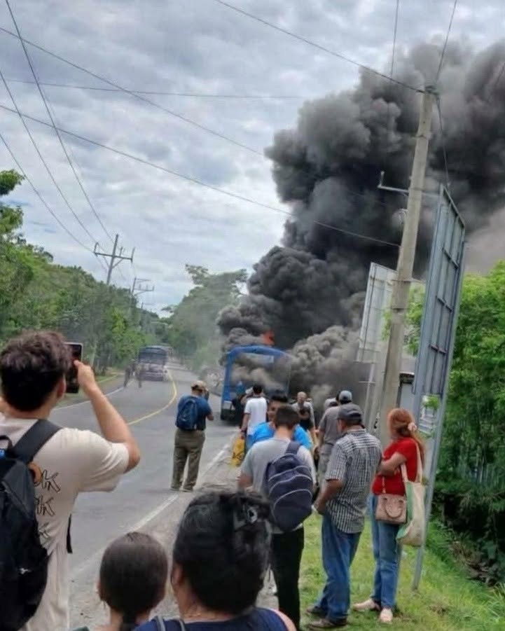 Bus de la ruta 111 conocido como “La minuta” se incendia lleno de pasajeros
