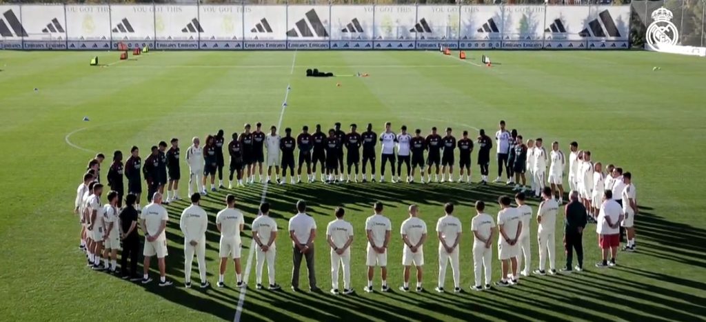 El Real Madrid guarda un minuto de silencio en su entrenamiento por fallecidos en choque de trenes
