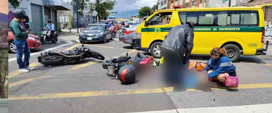 Accidente frontal entre bikers deja 2 personas lesionadas