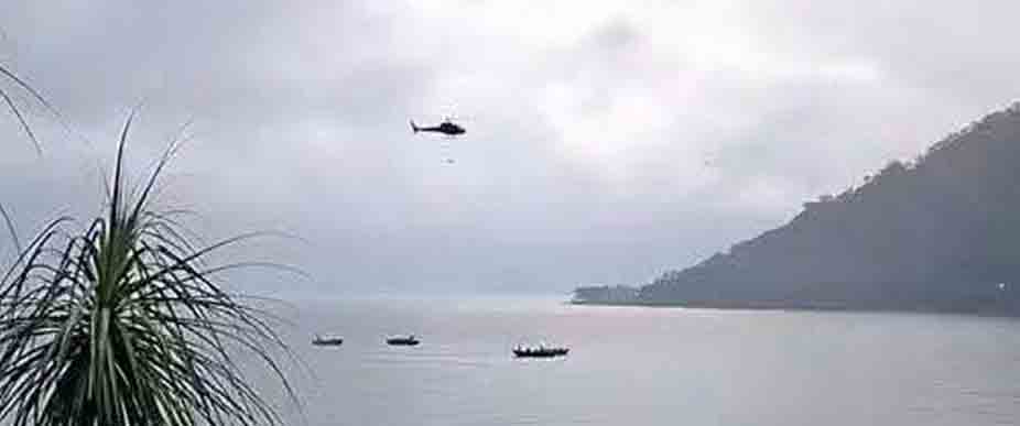 GUATEMALA: buscan a 2 personas desaparecidas tras accidente de helicóptero en lago Atitlán