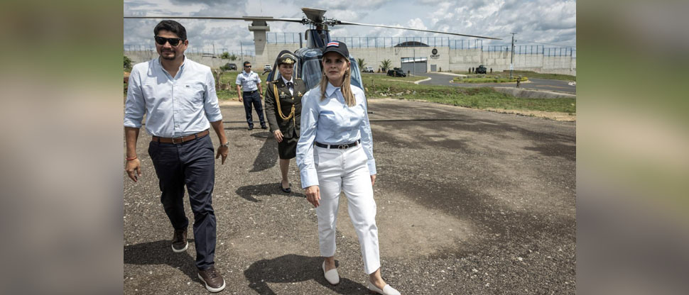 Presidenta de Costa Rica visita el CECOT
