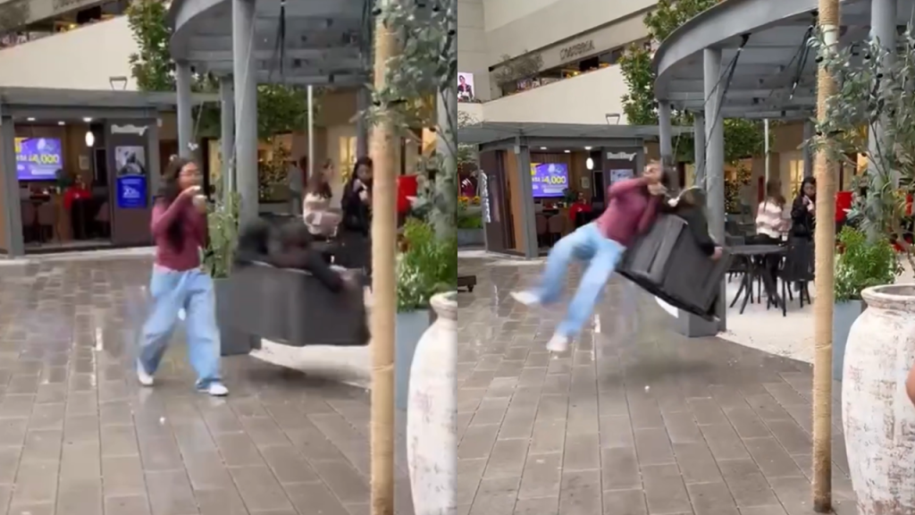 Joven vuela por los aires tras ser golpeada por un columpio en un centro comercial