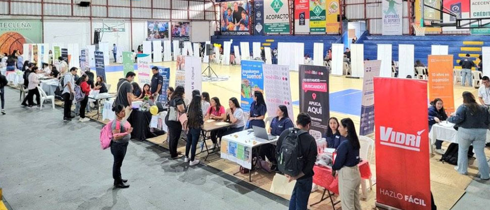 Realizan feria de empleo en Santa Tecla