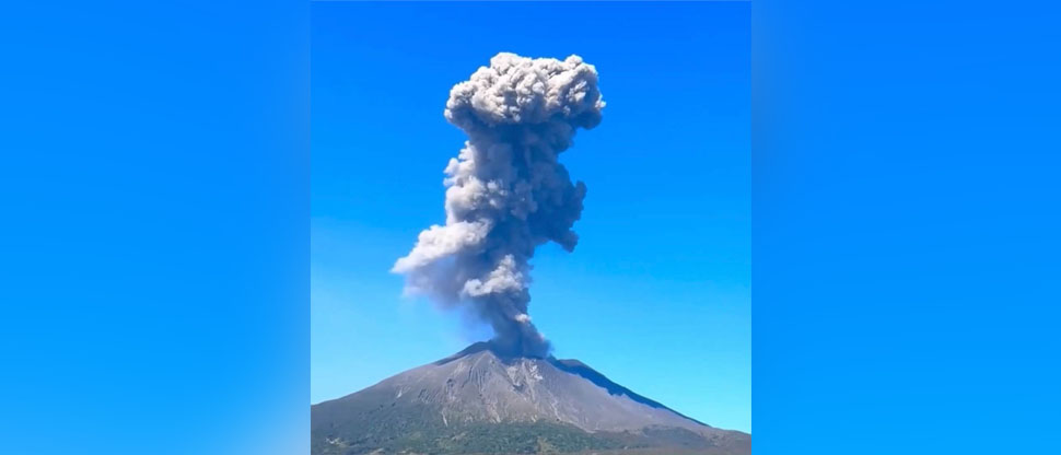 Japón: volcán Sakurajima hace erupción y lanza ceniza a 2,200 metros de altura