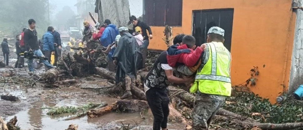 Aumentan a ocho los muertos en México por tormenta tropical Rachel