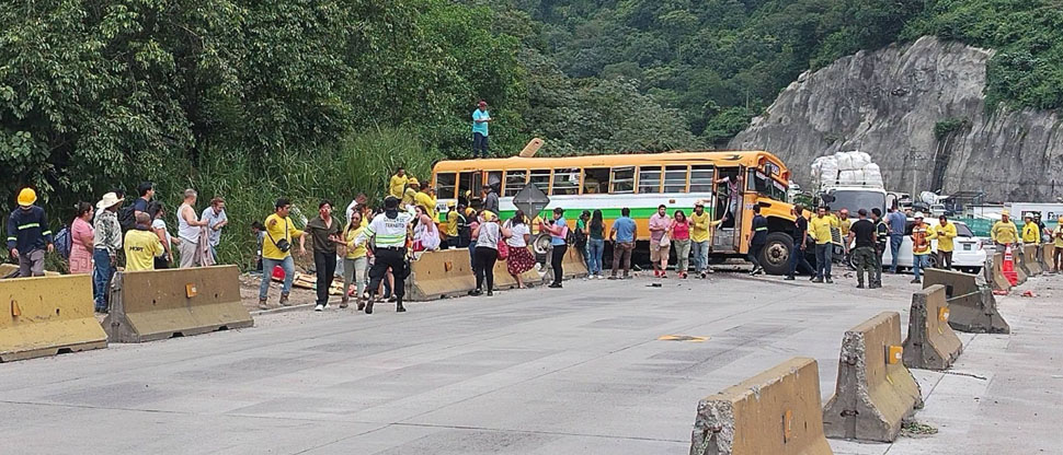 Accidente en carretera a los Chorros deja cuatro fallecidos y más de 10 lesionados