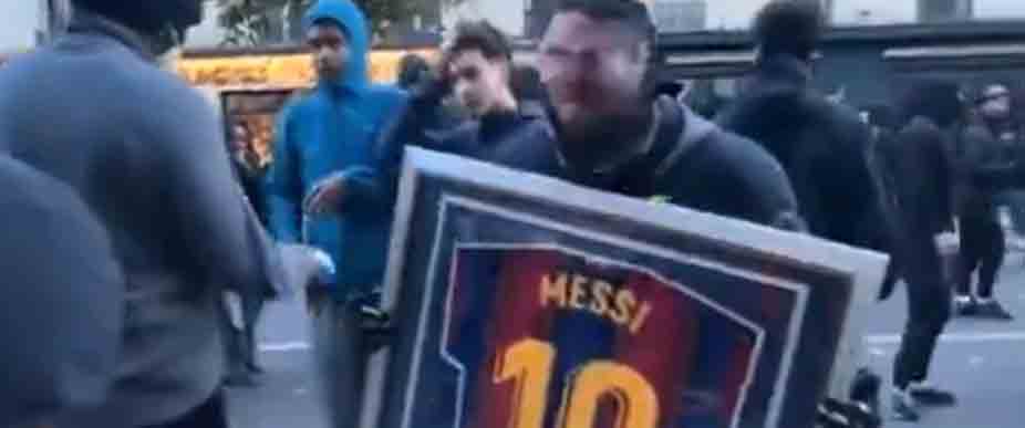 Roban camiseta firmada de Messi y brazalete de capitán tras los disturbios de Paris