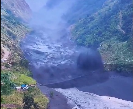 Nuevo “tsunami del Himalaya” arrasa la región de Gorka, Nepal